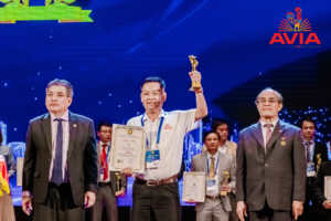 Anh Nguyễn Anh Minh đại diện AVIA lên nhận giải TOP 10 Thương hiệu - Nhãn hiệu uy tín thời kỳ hội nhập Quốc tế