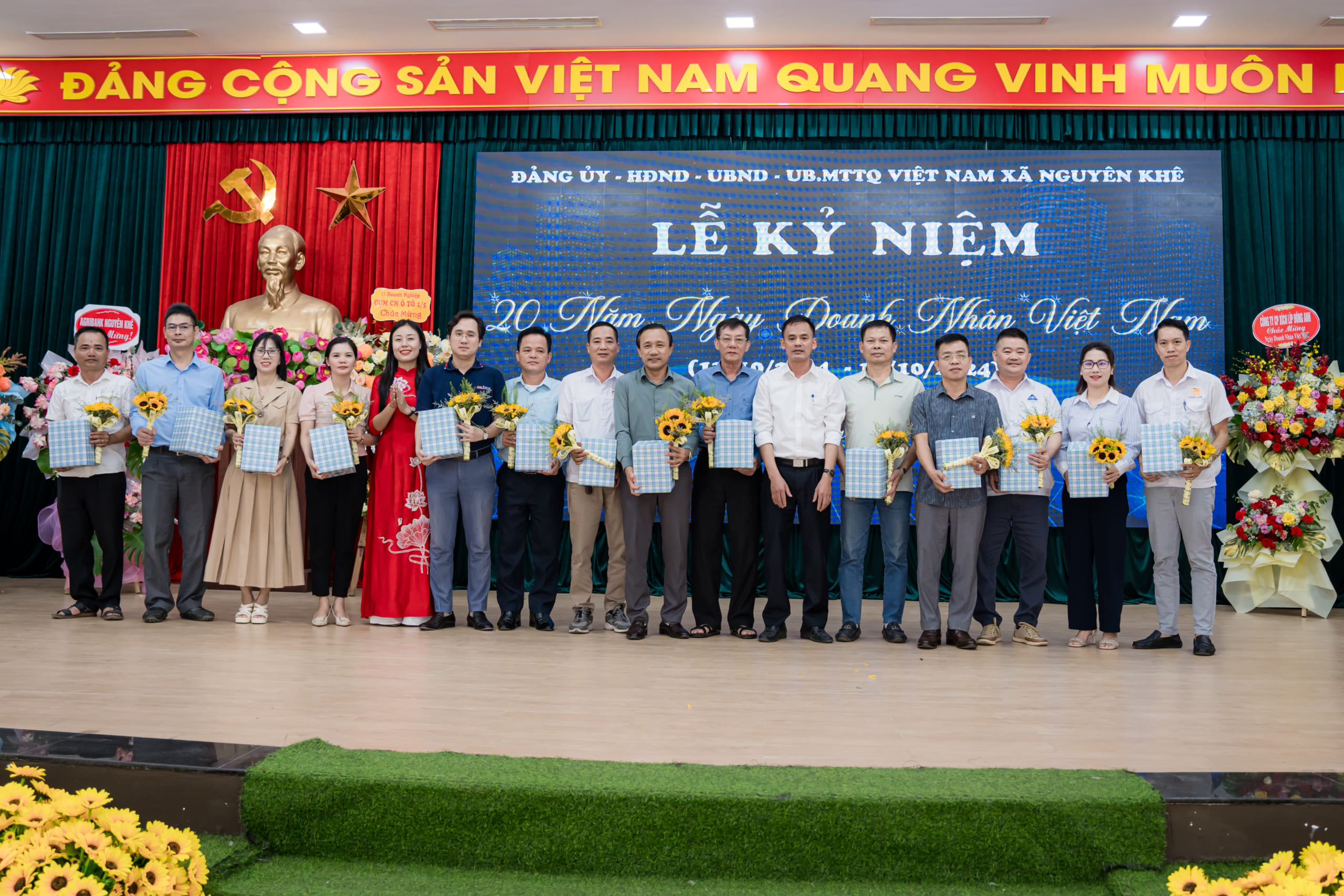 CÔNG TY CỔ PHẦN AVIA - THÀNH VIÊN TẬP ĐOÀN AMACCAO VINH DỰ ĐÓN NHẬN DANH HIỆU DOANH NGHIỆP TIÊU BIỂU TẠI LỄ KỶ NIỆM 20 NĂM NGÀY DOANH NHÂN VIỆT NAM