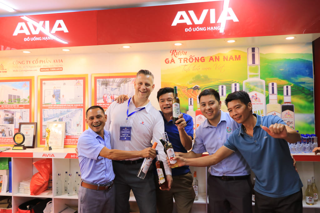 Rượu Gà Trống An Nam – hậu vị mềm mượt chinh phục cả chuyên gia nước ngoài tại gian hàng AVIA.